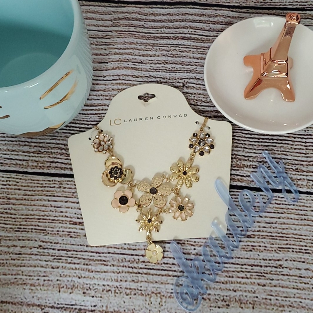 New LC Lauren Conrad Floral Necklace